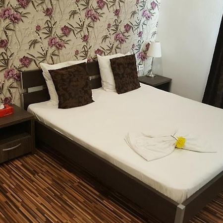 Hotel Viva Ploieşti Esterno foto