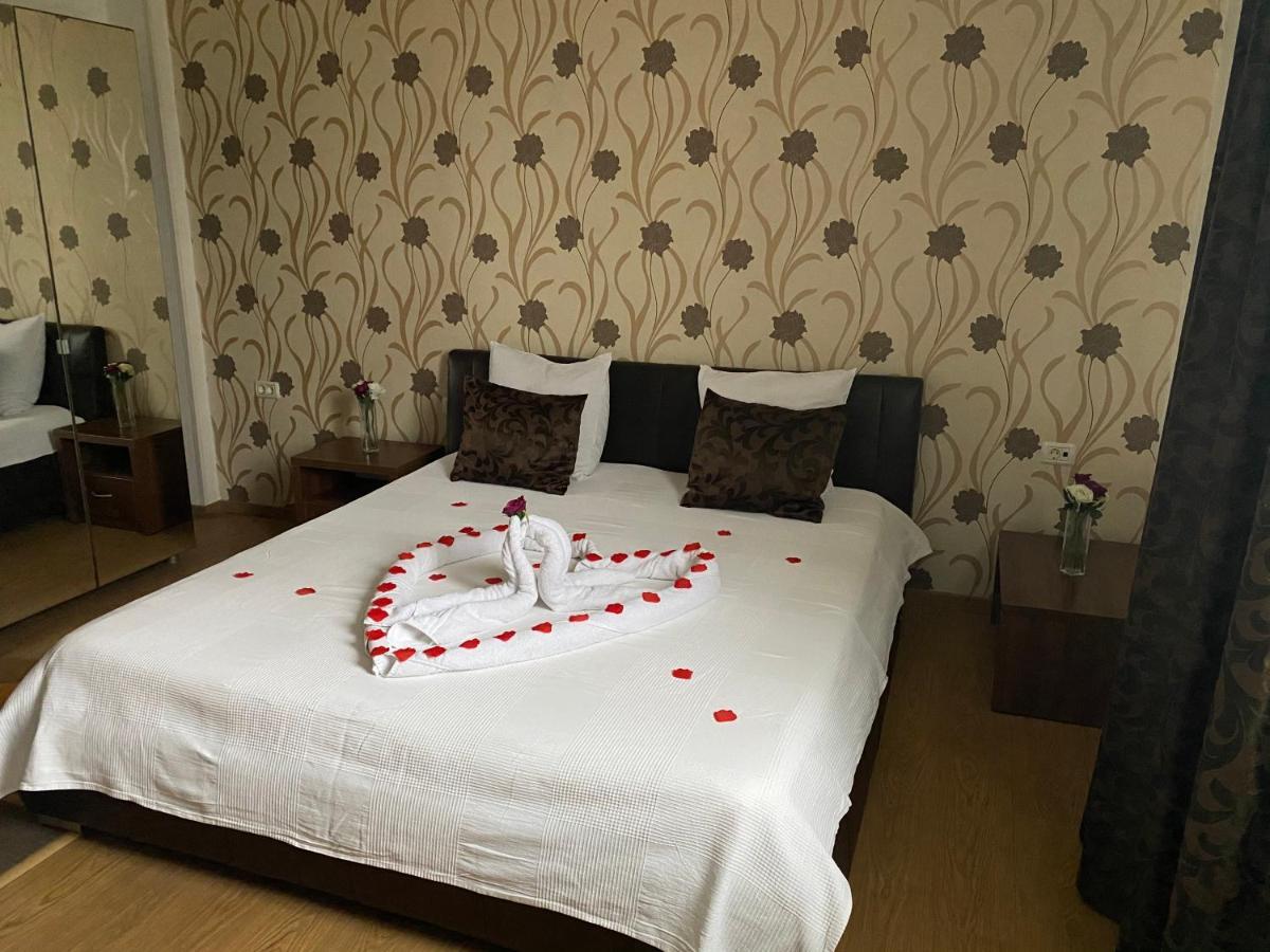 Hotel Viva Ploieşti Esterno foto