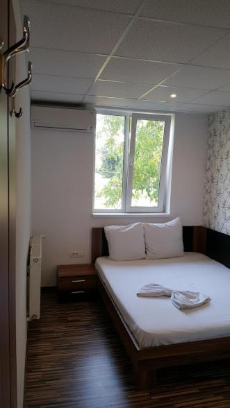 Hotel Viva Ploieşti Esterno foto