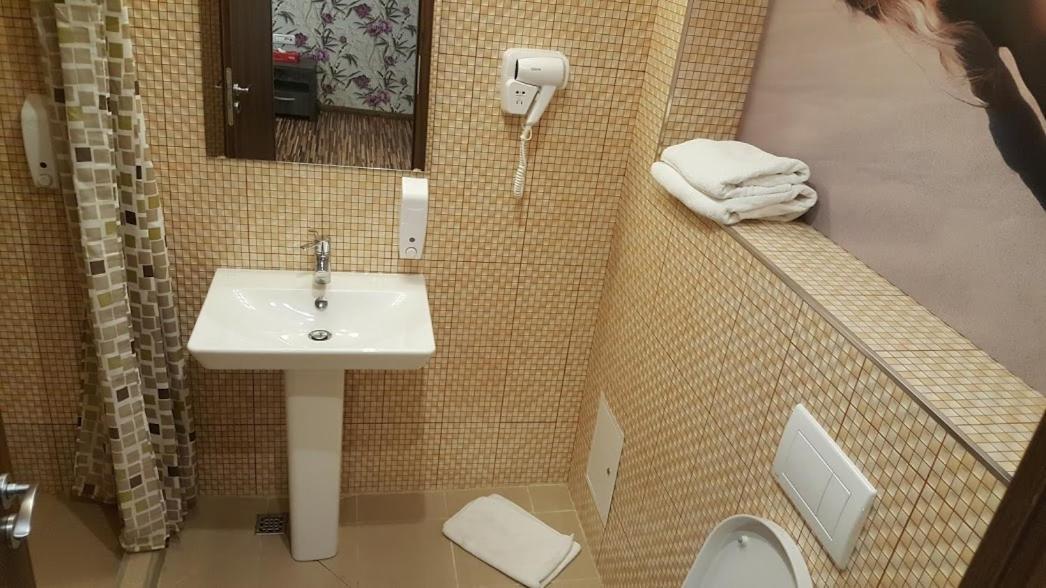Hotel Viva Ploieşti Esterno foto