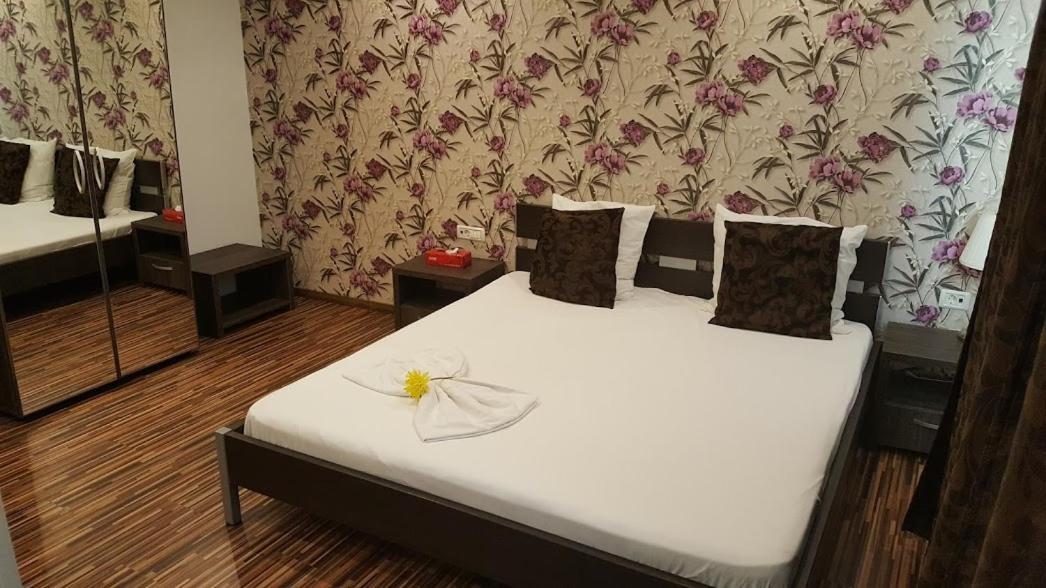 Hotel Viva Ploieşti Esterno foto