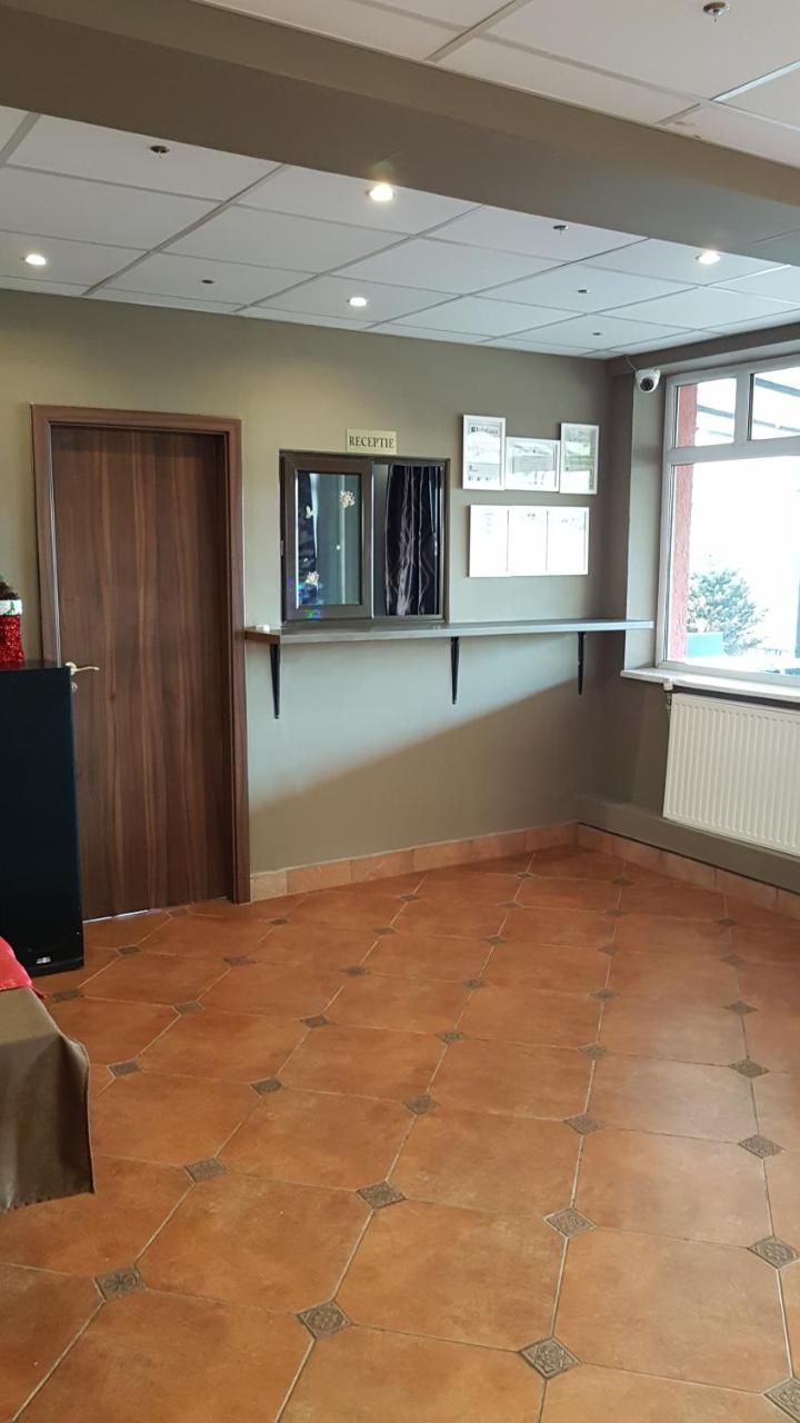 Hotel Viva Ploieşti Esterno foto