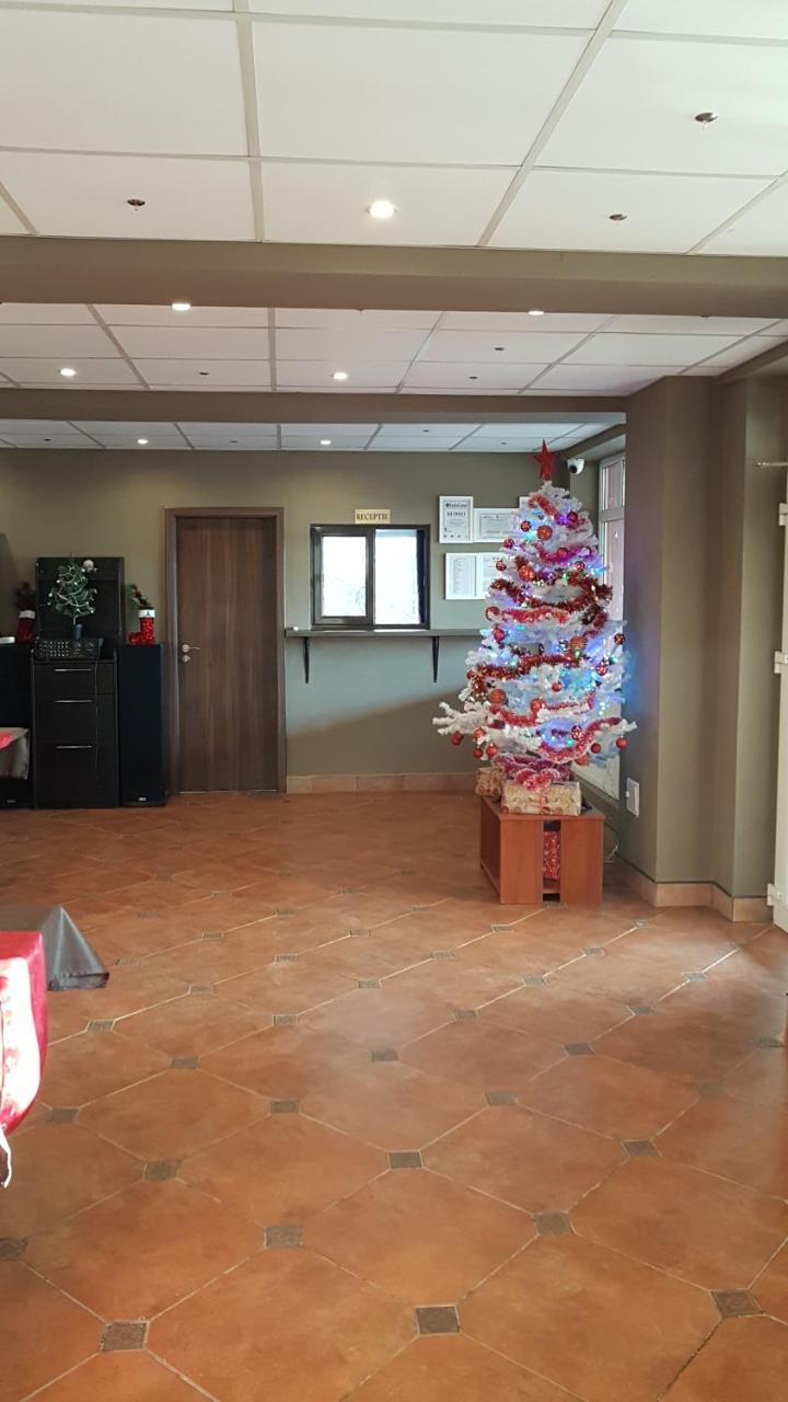 Hotel Viva Ploieşti Esterno foto
