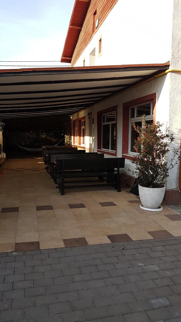 Hotel Viva Ploieşti Esterno foto